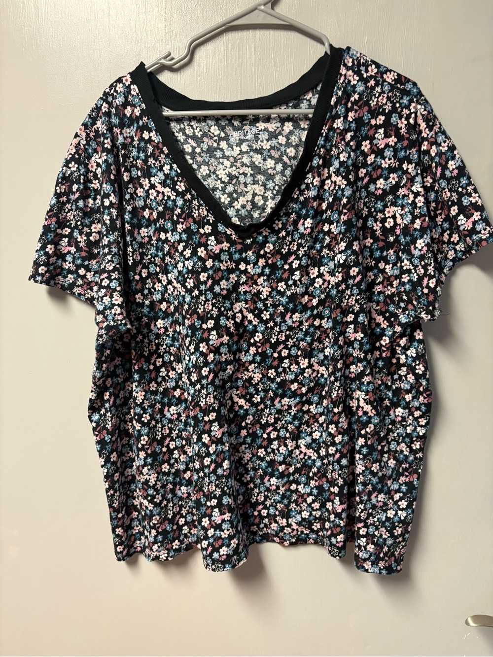 Floral V-Neck Short Sleeve Top - Torrid size 2 (18/20)